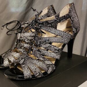 Anne Klein Elegant Snakeskin Heels In 10